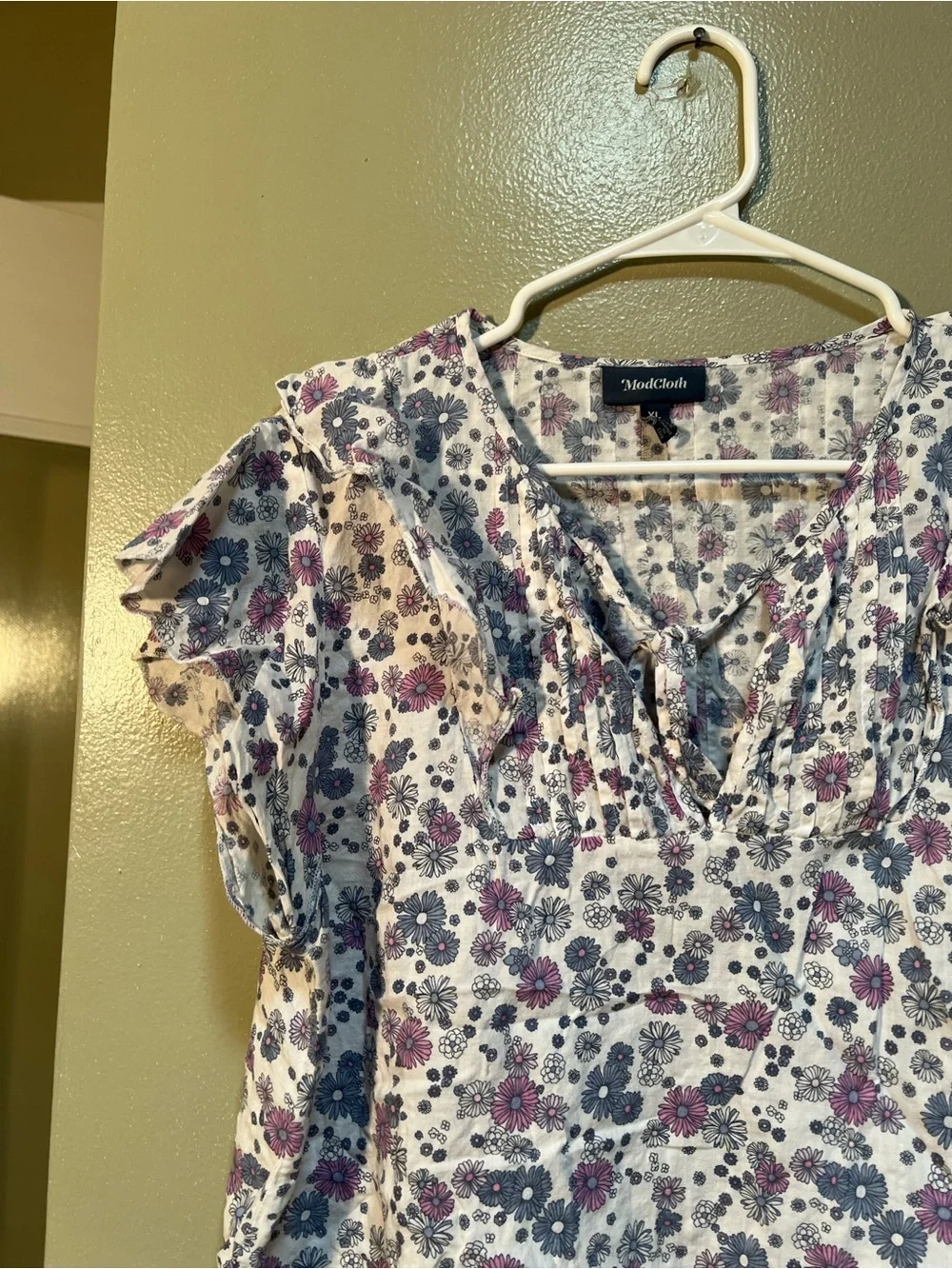 Modcloth Women's Sz XL Short Sleeve Top White Blue Purple Floral Pleated Keyhole